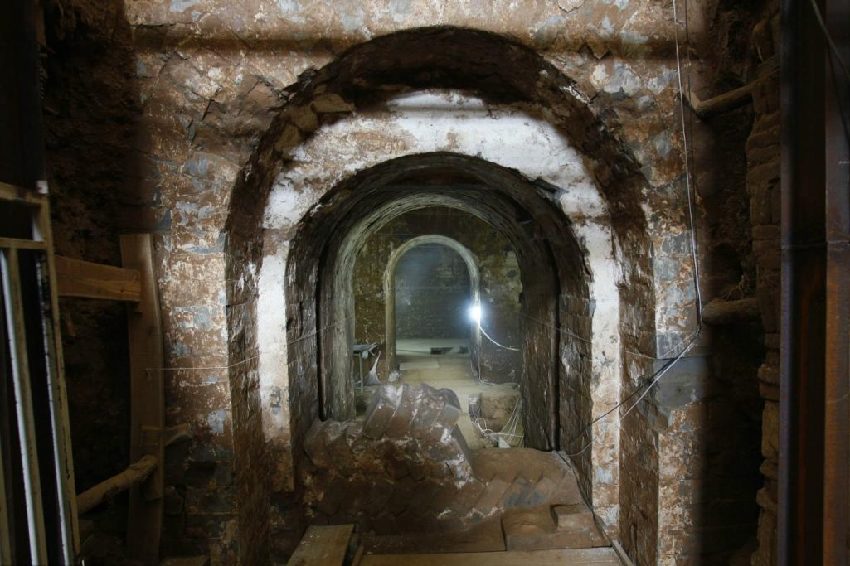 「曹操」遺骸找到了！躲了1800年在河南被發現，旁邊還有「兩具神秘女遺骸」考古專家這樣解釋！
